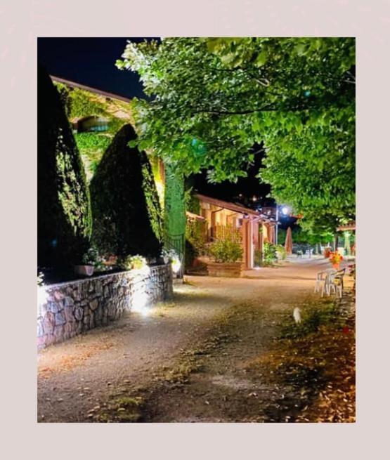 Residenza Le Querce Trilocale Villa Fossato di Vico Ngoại thất bức ảnh