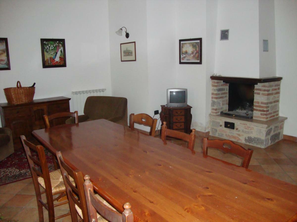Residenza Le Querce Trilocale Villa Fossato di Vico Ngoại thất bức ảnh